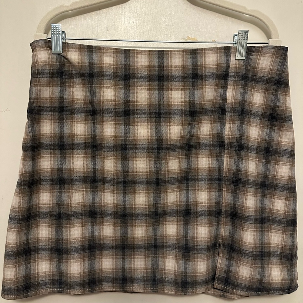 Old Navy Plaid Pencil Skirt in Tan and Black